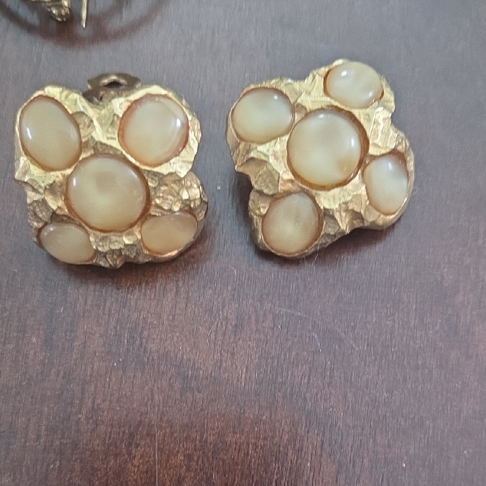 Vintage, Gold and Cream Clip On Earrings